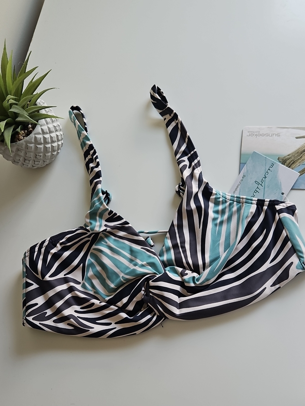 NWT Twist Bikini Top